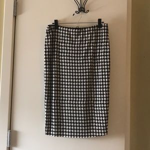 Vince Camuto houndstooth knee-length skirt